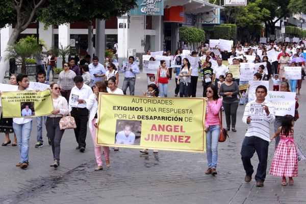 Familiares exigen investigar desaparición de tres jóvenes en Tehuacán
