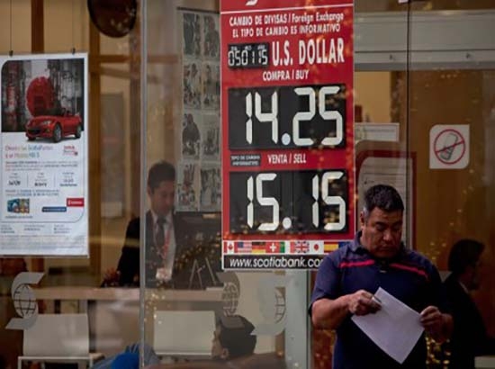 El dólar incontrolable; se vende hasta en 15.20 pesos