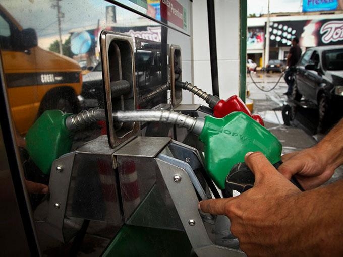 Sexto gasolinazo de 2014; Magna sube a 12.77 pesos el litro