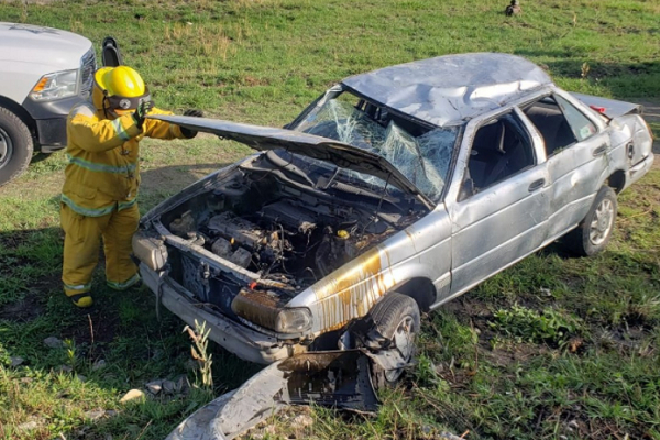Dos lesionados deja volcadura de un vehículo en el Periférico Ecológico