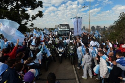 Argentina regresó a Buenos Aires, los reciben con ovaciones