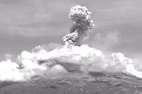 VIDEO: Así fue la explosión del Popocatépetl este miércoles