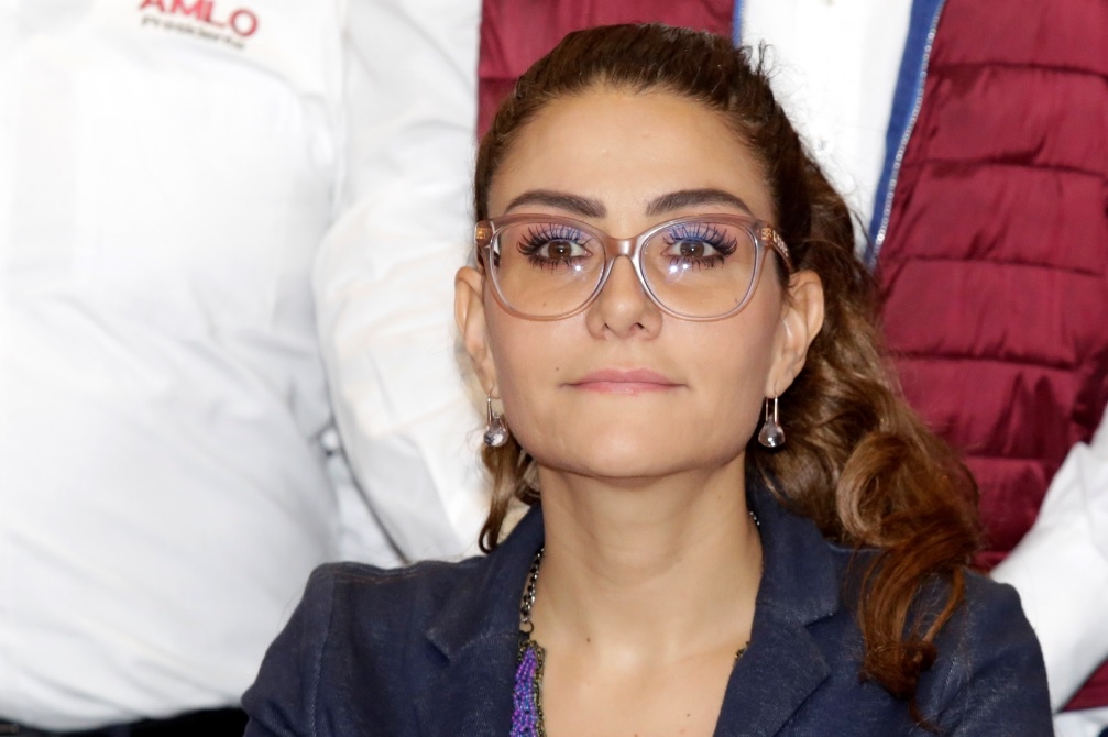 Nay Salvatori, diputada de Morena, invita a fumar marihuana escuchando The Doors