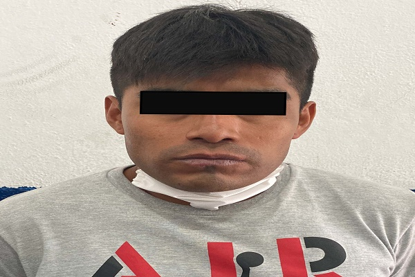 Asaltan Coppel Plaza Crystal y policía municipal atrapa a un ladrón