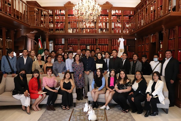 “Cabildo Universitario” recibe a estudiantes de Ciencias Políticas BUAP