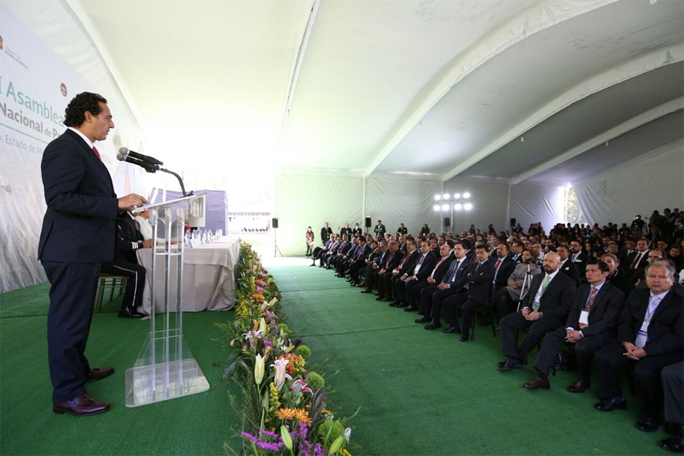 PGR propone crear oficina antidrogas y ley contra el crimen organizado