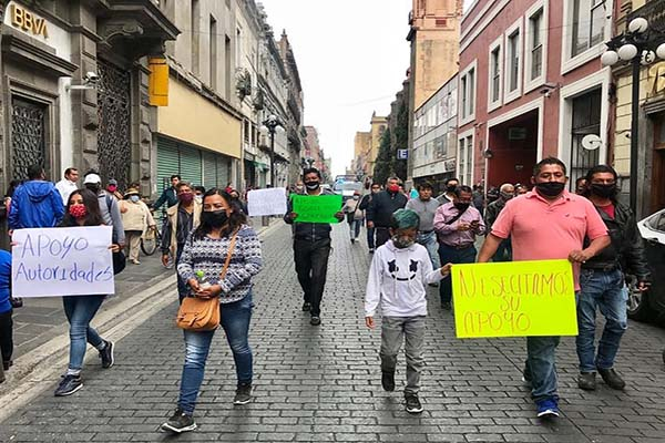 Fotógrafos de eventos sociales marchan para pedir apoyos
