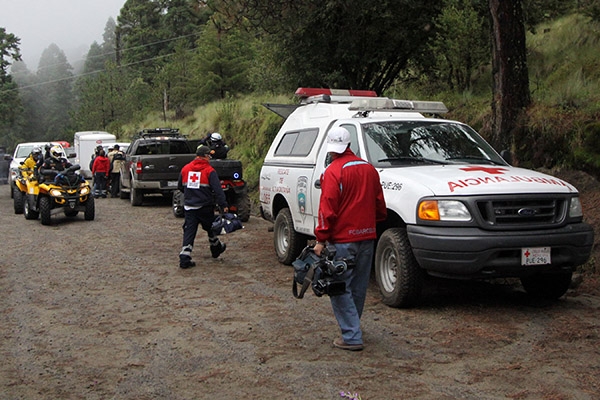 Hallan con vida a seis jóvenes extraviados en La Malinche