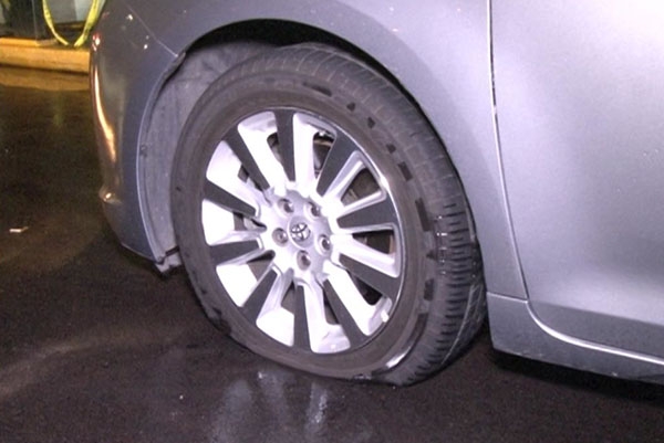 Hasta 10 autos ponchados por bache en bulevar del Niño Poblano de Puebla