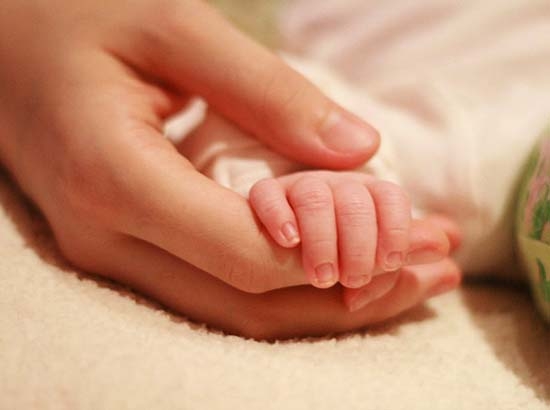 Detienen a 2 adolescentes por violar a su prima, una bebé de 2 años
