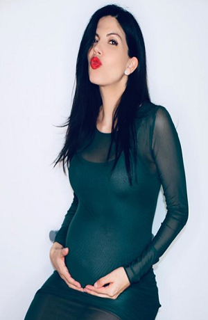África Zavala se convirtió en mamá y lo revela en redes sociales