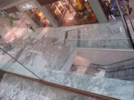 Cae plafón en centro comercial de Cancún