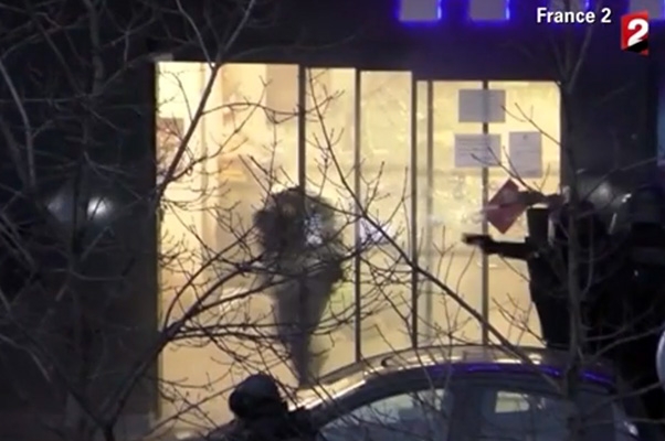 VIDEO: La violencia en París transmitida por TV