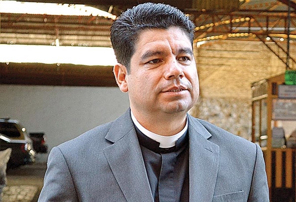 Suspenden al ex vocero de la arquidiócesis de León por paternidad