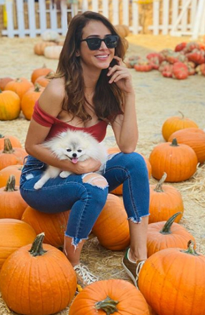 Yanet García cautiva al salir de la alberca en redes sociales