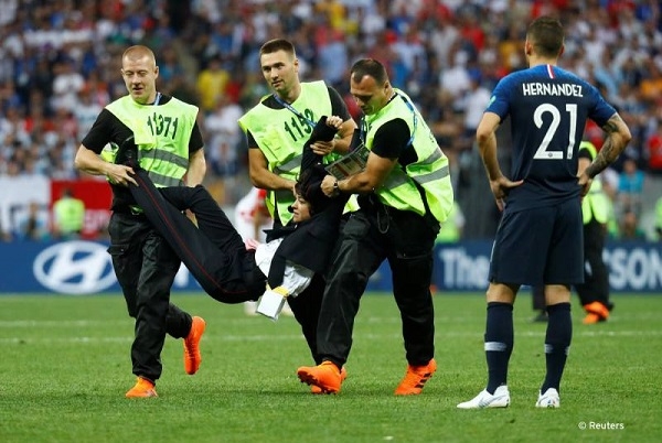 Pussy Riot, responsables de la invasión de cancha del Francia vs Croacia