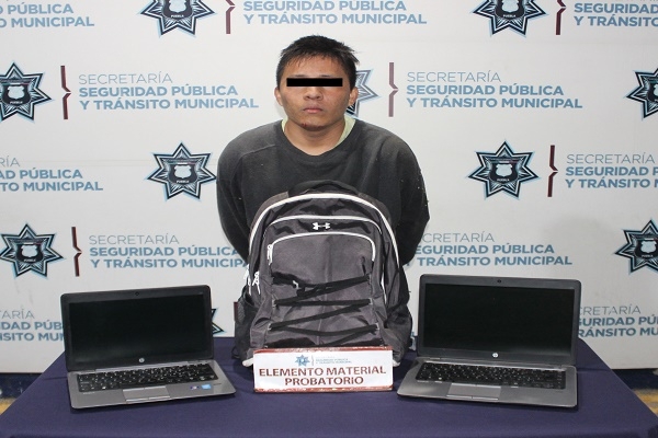 Saqueó y desmanteló vehículo, policía lo capturó en la colonia Plan de Ayala