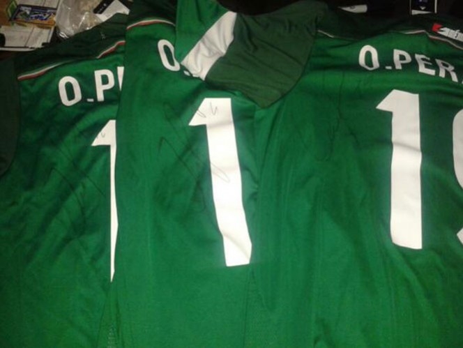 Prefieren playeras de México con el nombre de Oribe Peralta