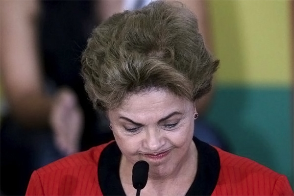 La renuncia de Rousseff puede ser peor para Brasil, dicen analistas