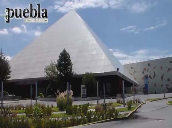 Noche de Museos con proyección de IMAX en el Planetario de Puebla