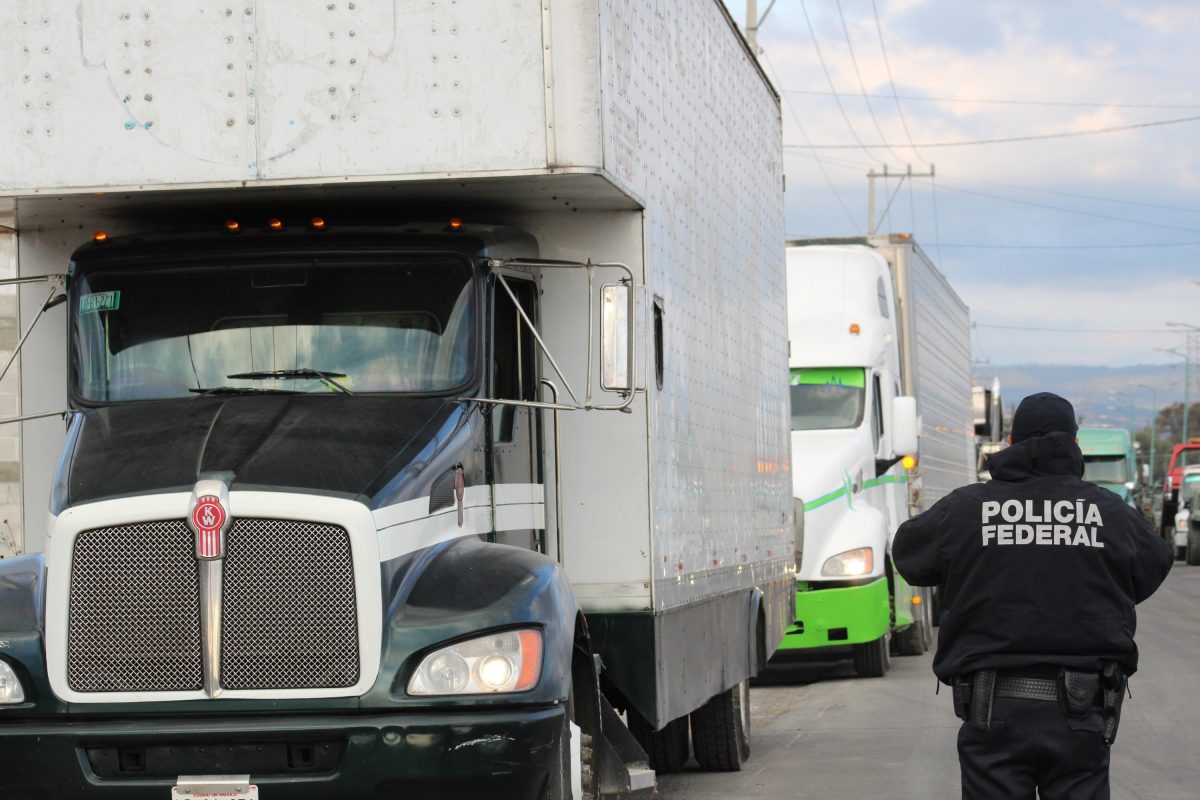 Fuerzas federales aseguran 19 vehículos para el trasiego de huachicol en Texmelucan