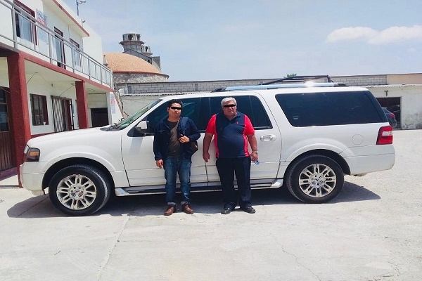 Detuvieron a dos sujetos en Tepeaca en posesión de camioneta robada
