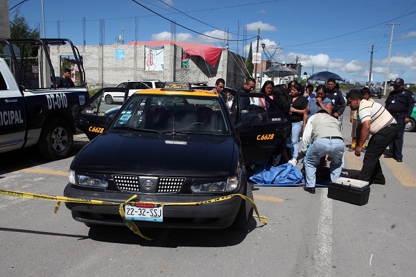 Hombre murió abordo de un taxi en la colonia El Refugio