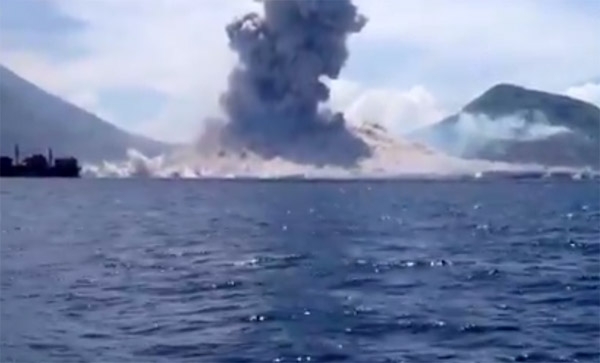 VIDEO: Captan explosión de volcán en Papúa Nueva Guinea