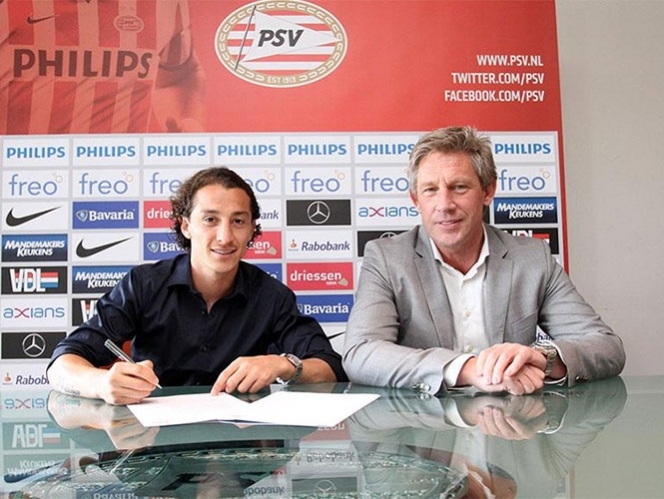 Andrés Guardado firmó por tres años con el PSV de Holanda