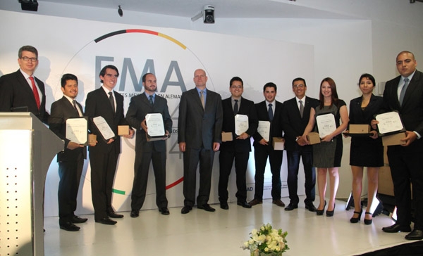 Estudiantes mexicanos becados por VW se gradúan en Alemania