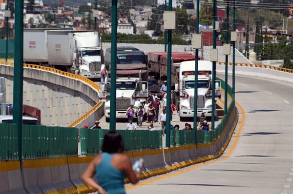 Policía Federal desalojará bloqueos en la Autopista del Sol