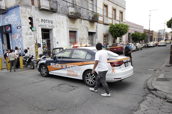 Atracan a cuentahabiente y lo despojan de nómina en el centro de Puebla