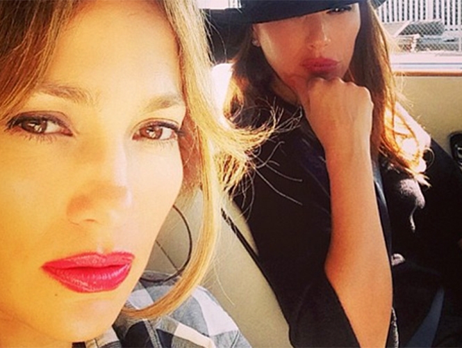 Jennifer Lopez sufrió accidente automovilístico y subió foto a redes sociales