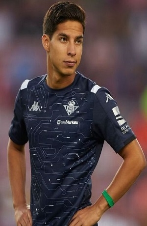 Diego Lainez no piensa en salir del Betis