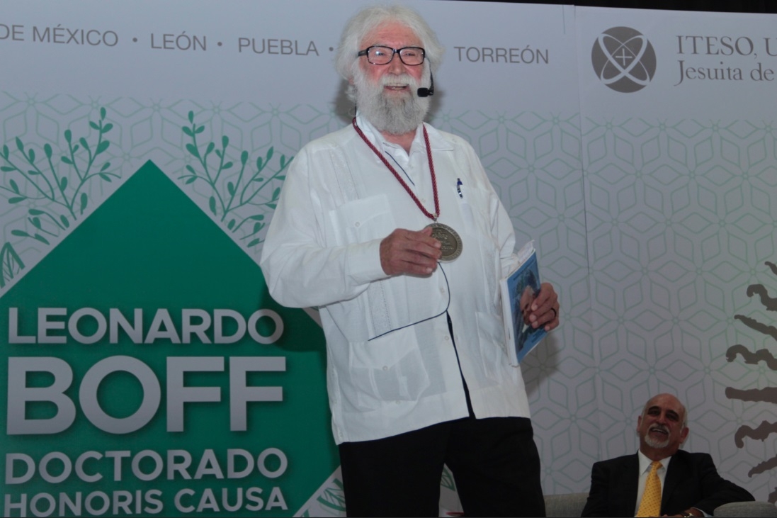 Leonardo Boff recibe doctorado Honoris Causa en la Ibero Puebla