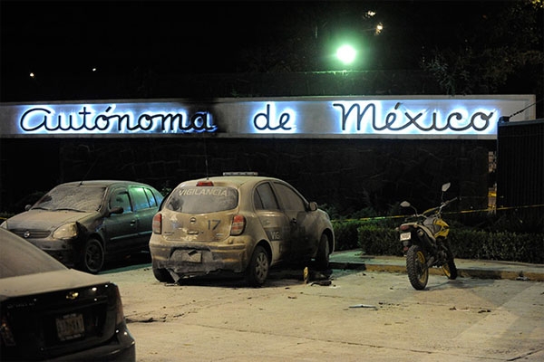 Detonan bombas molotov en la entrada de CU de la UNAM