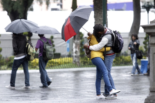 Tormentas y granizadas sobre Puebla por onda tropical número 23