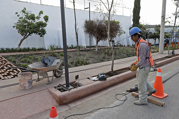 Vecinos clausuran obra de la SEDATU en colonia México 83
