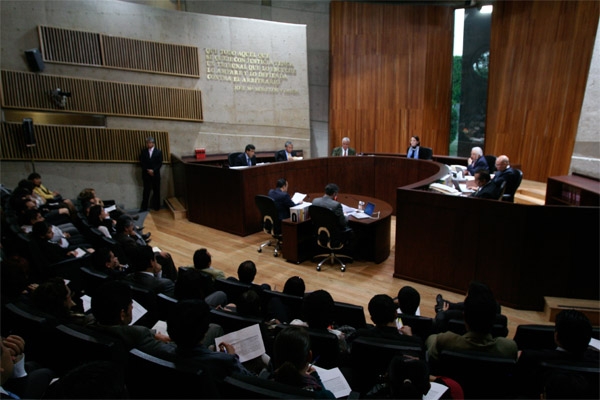 Meten “gol” a senadores y validan pensión vitalicia para magistrados