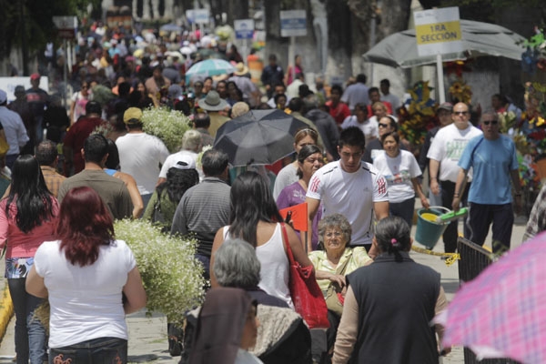 FOTOS: Panteones y restaurantes llenos este 10 de mayo