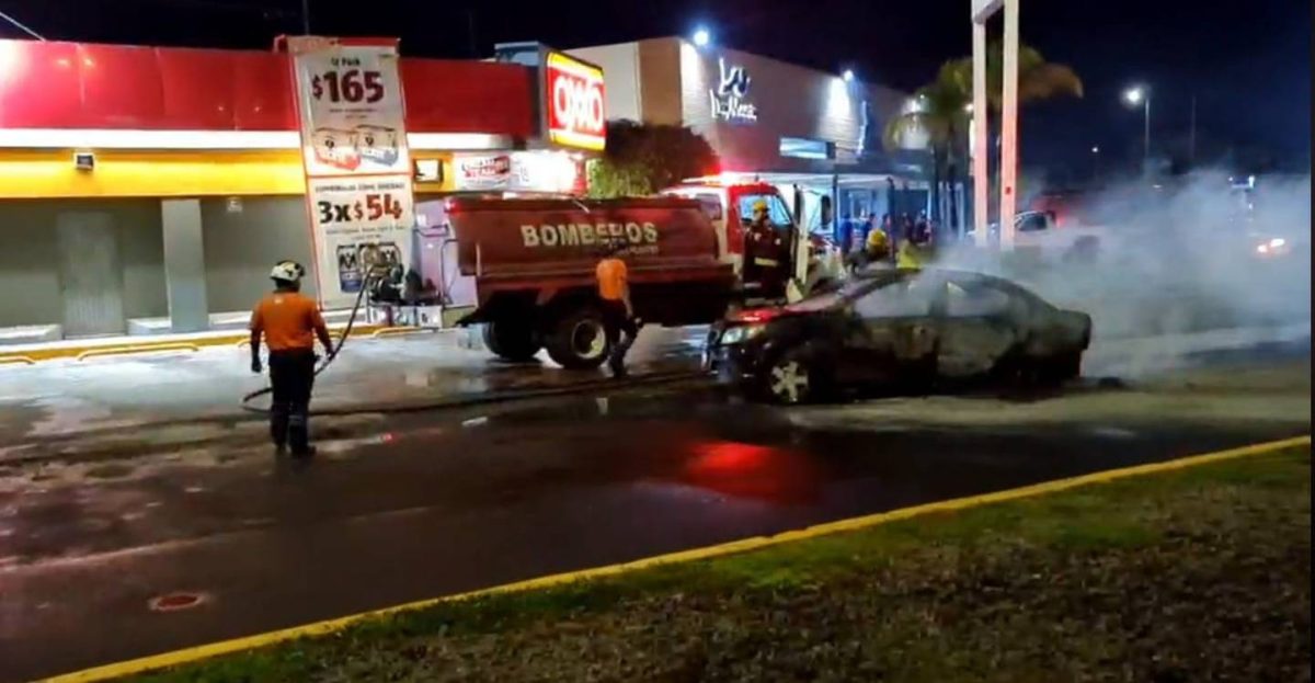 Queman vehículos y negocios en Jalisco y Guanajuato; atribuyen ataque a CJNG
