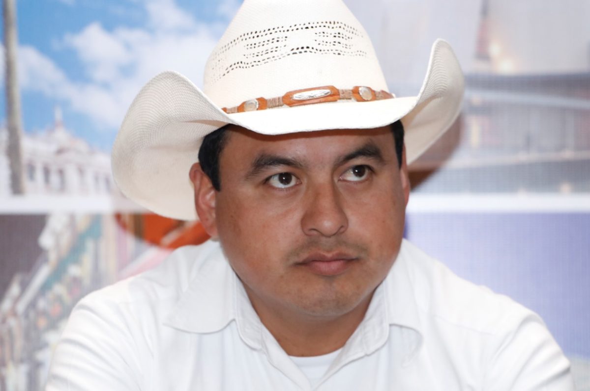 Acusan a edil de Zacapoaxtla de nepotismo en conferencia de AMLO