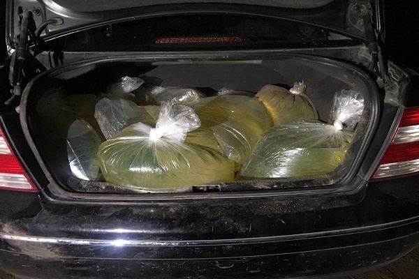 Dos detenidos por transportar gasolina robada en bolsas de plástico en Huauchinango