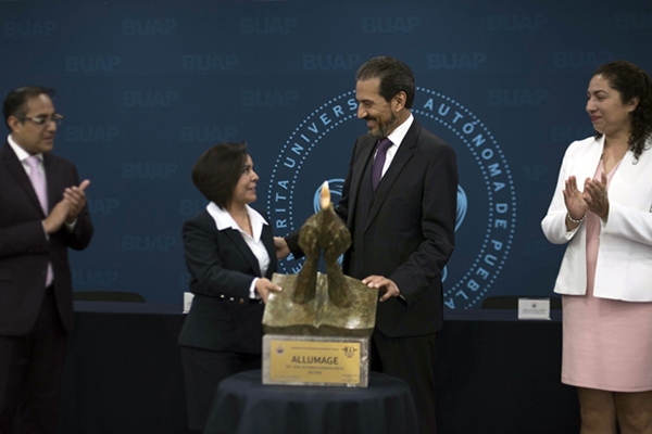 BUAP: Esparza Ortiz reconoce trabajo de la Facultad de Enfermería