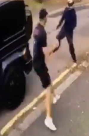 VIDEO Así defendió Kolasinac a Özil cuando era asaltado en Londres