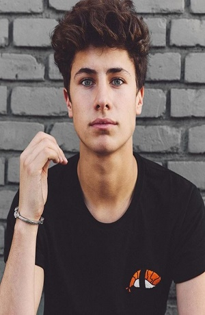 Luis Miguel La Serie: Captan a Juanpa Zurita con vestuario para grabaciones