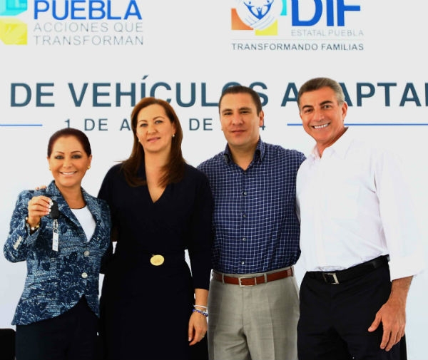 Puebla: DIF entrega vehículos adaptados para personas con discapacidad