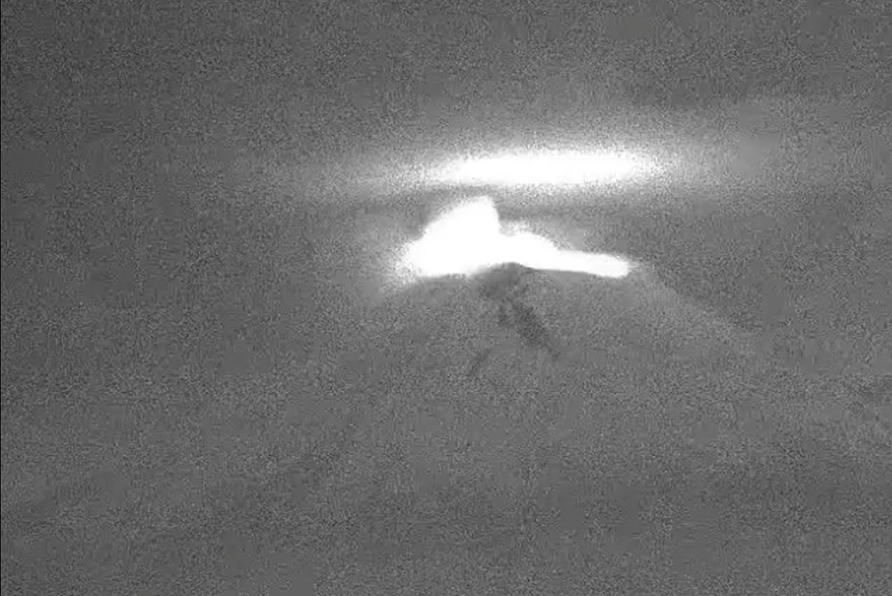 FOTOS: Popocatépetl continúa lanzando material incandescente