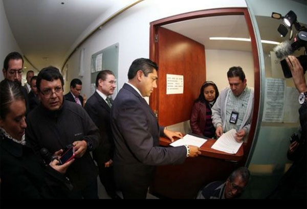 PAN formaliza petición de desaparición de poderes en Guerrero