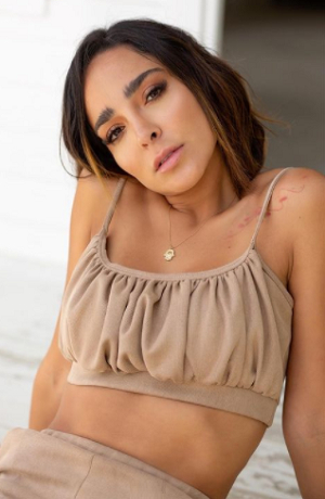Manelyk González aparece en bikini para redes sociales